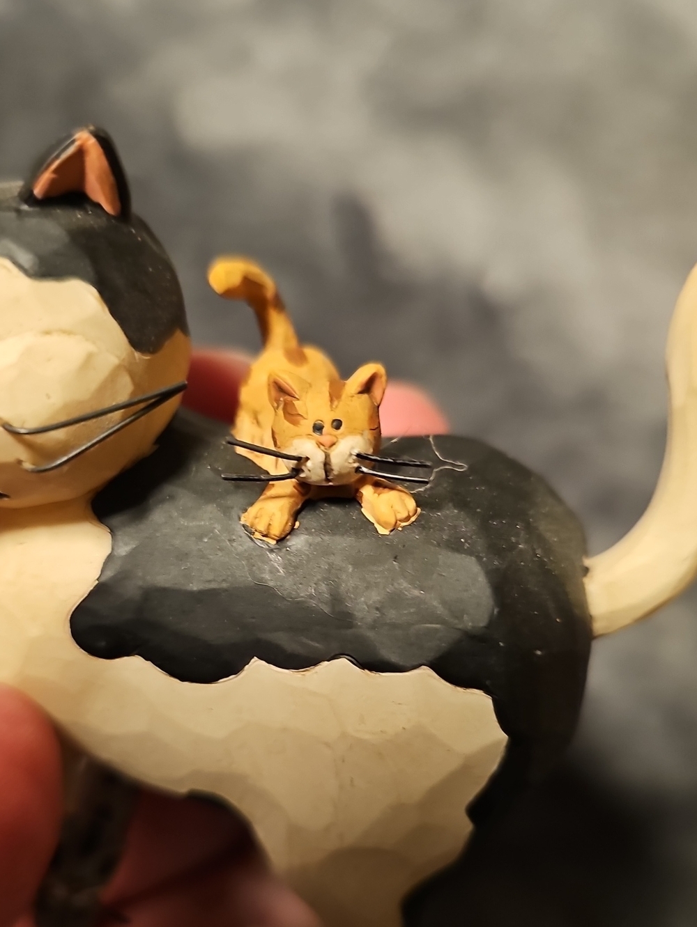 Cat Figurine with Kittens - Picture 8 of 11